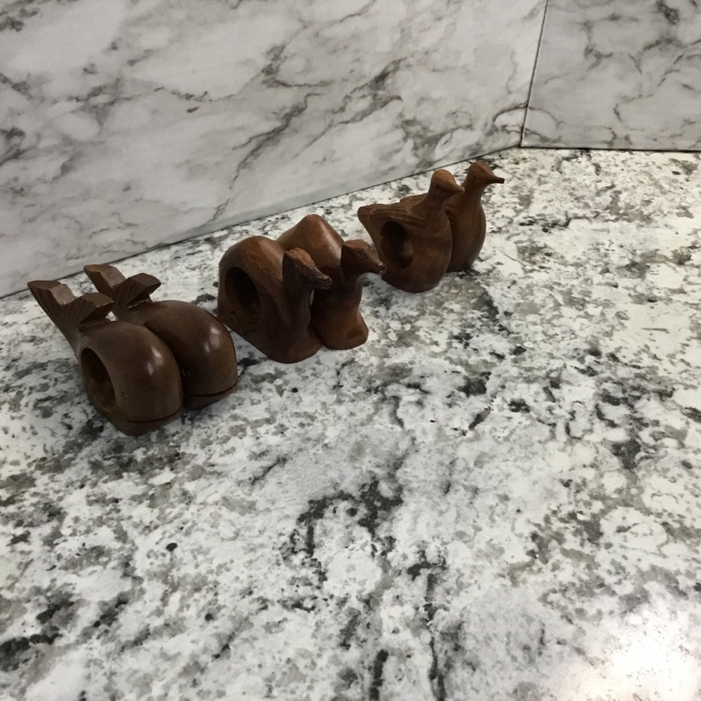Set Of 6 Hand Craved Animal Napkin Rings - Picture 10 of 12